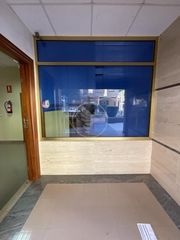 Lloguer Local Comercial  Murillo. Se alquila local en el centro.