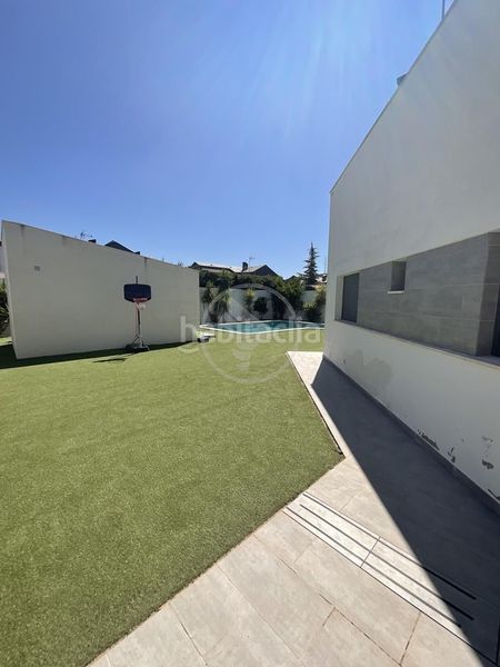 Foto 6cd1d680-1f79-4b68-9fd3-e47e7bd4ea92. Casa amb piscina a Linarejos Linares