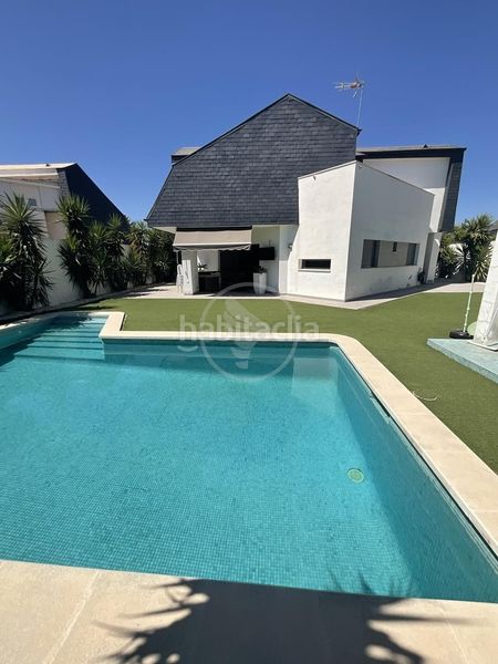 Foto 90af90a7-878c-4054-9c88-20ae02648e82. Casa amb piscina a Linarejos Linares