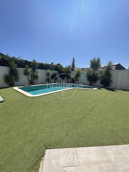 Foto bac58a63-f3d0-45e1-a385-92714fbfe0e5. Casa amb piscina a Linarejos Linares