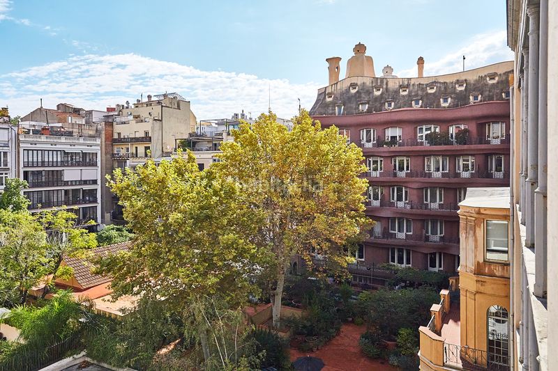 Foto 35873ce5-e343-4995-8825-ba999a774267. Pis amb xemeneia calefacció a Dreta de l´Eixample Barcelona