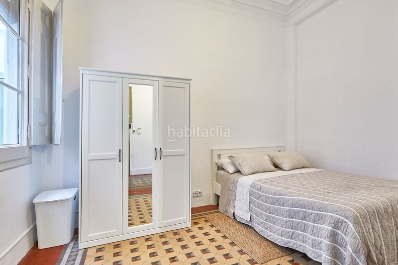 Foto bfc30ada-5f1b-4039-a3ee-12a8732dd714. Pis amb xemeneia calefacció a Dreta de l´Eixample Barcelona