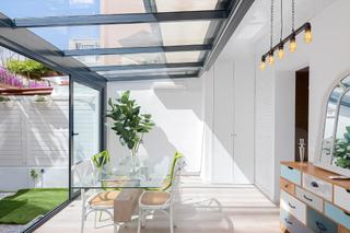 Pis  Carrer de còrsega. Oasis, recién reformado, con terraza-jardín, estudio independien