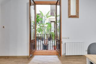 Rent Flat  Plaça de sant just. Junto a plaza sant jaume