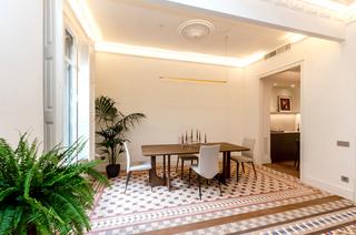 Pis  Carrer de roger de llria. Encanto histrico y diseo contemporneo