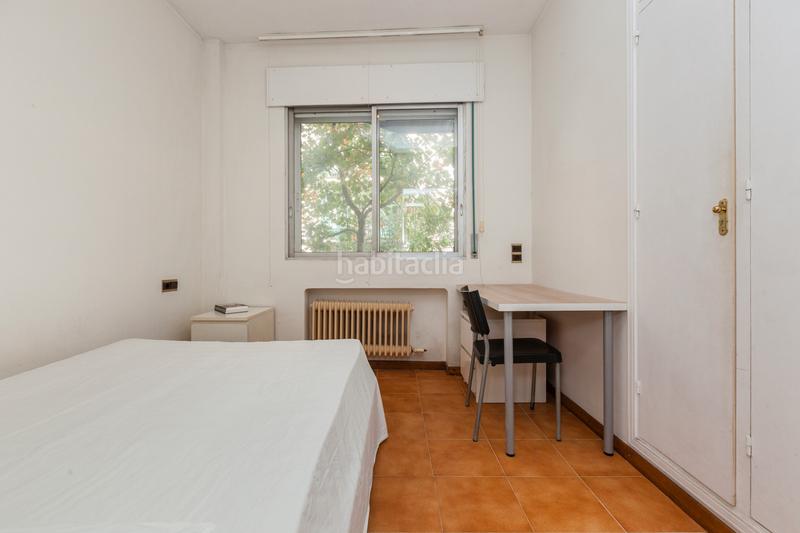 Foto d714bfdd-0ee5-45ba-afb1-54fc1ccc50cd. Alquiler piso av. república argentina – piso amplio y luminoso con 4 habitaciones en Barcelona
