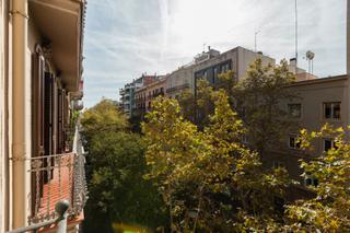 Pis  Carrer de muntaner. Encantadora vivienda ubicada en un edificio de principios del si
