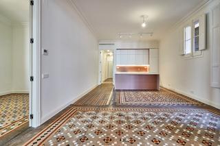 Alquiler Piso  Carrer de la diputació. Piso en eixample esquerra, muy luminoso y amplio en finca precio