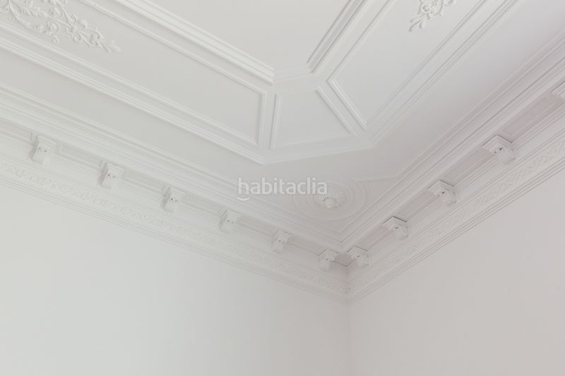 Foto 0fccb878-f5a7-4a5e-9178-39b8aa18b035. Pis amb xemeneia calefacció a Dreta de l´Eixample Barcelona