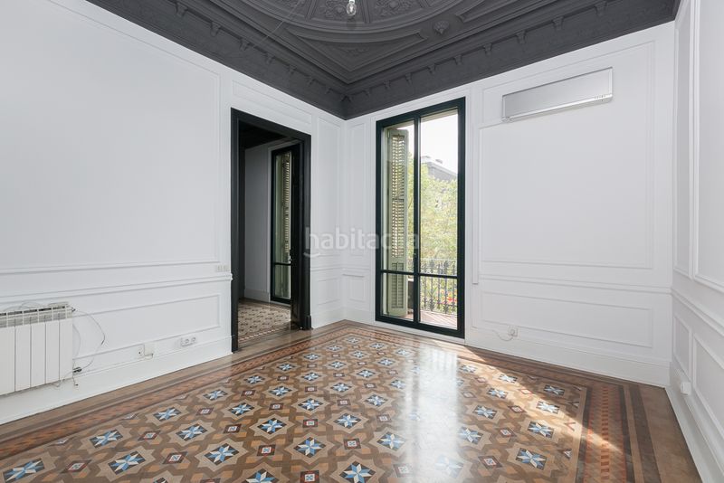 Foto 17ca6fe0-f365-47aa-868f-f80209e5b311. Pis amb xemeneia calefacció a Dreta de l´Eixample Barcelona