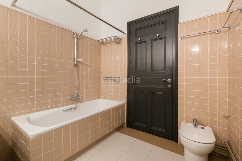 Foto 19bd7102-3153-48b2-98b9-a243450fa065. Pis amb xemeneia calefacció a Dreta de l´Eixample Barcelona