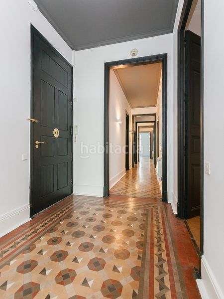 Foto 22800e76-ee09-4479-8b45-30e4dcb549f1. Pis amb xemeneia calefacció a Dreta de l´Eixample Barcelona