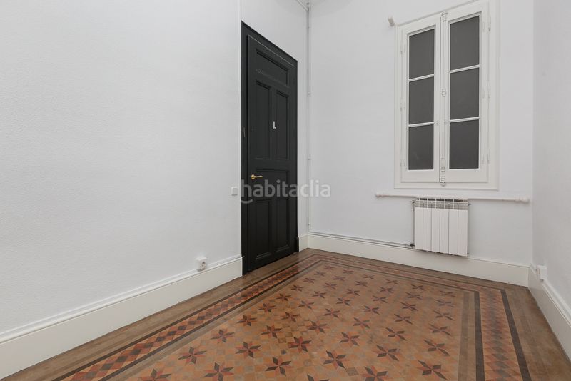 Foto 29a0b5a8-2631-48e4-963b-56a1959c766b. Pis amb xemeneia calefacció a Dreta de l´Eixample Barcelona