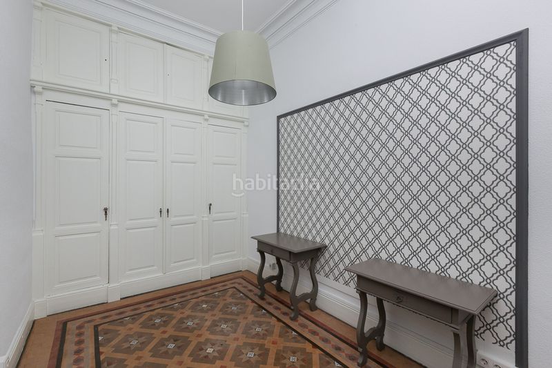 Foto 3a63b75e-b259-4f43-a51d-68544ce108df. Pis amb xemeneia calefacció a Dreta de l´Eixample Barcelona