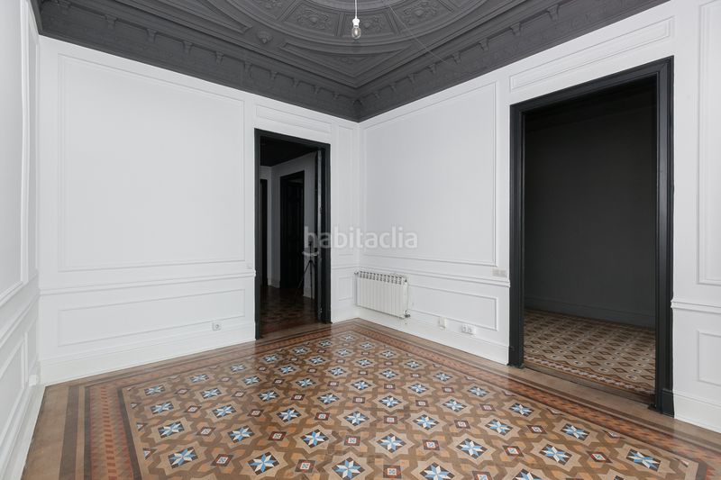 Foto 6ab9eb66-8ce6-4c1f-973f-5dbb9de01943. Pis amb xemeneia calefacció a Dreta de l´Eixample Barcelona