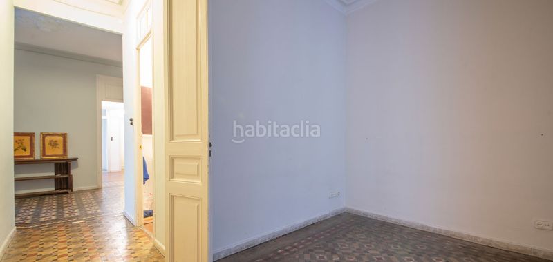 Foto 8006813d-b095-449f-9e26-a87c199f4bd0. Pis amb xemeneia calefacció a Dreta de l´Eixample Barcelona