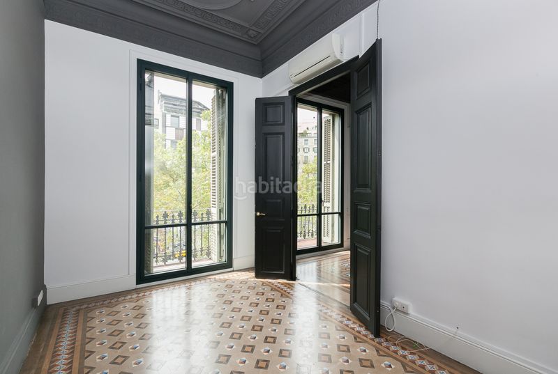 Foto 845d0640-1e1d-4844-a3bc-785342001336. Pis amb xemeneia calefacció a Dreta de l´Eixample Barcelona