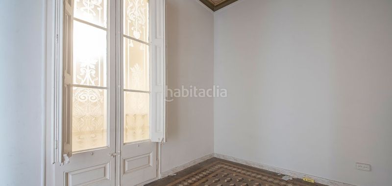 Foto 875e2e97-457a-43de-95e4-ee4b0e7e0cb5. Pis amb xemeneia calefacció a Dreta de l´Eixample Barcelona