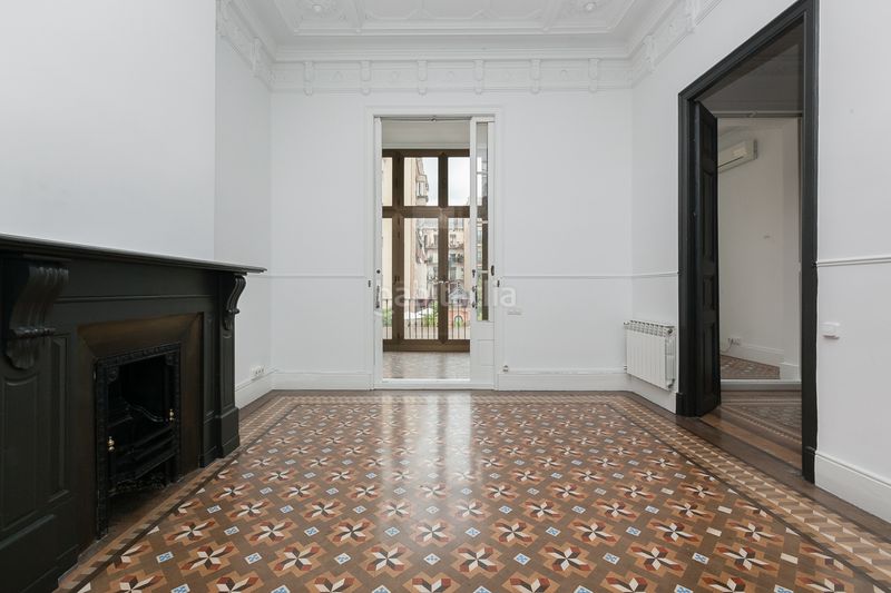 Foto 89da6f91-7903-4436-93e3-60f95f96fed0. Pis amb xemeneia calefacció a Dreta de l´Eixample Barcelona