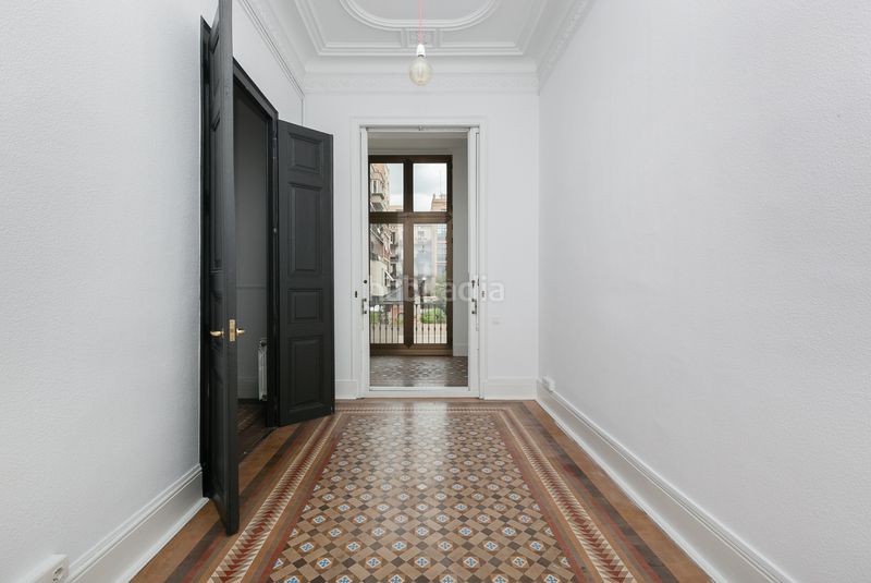 Foto 8a44e585-00b6-433c-88e2-d545d3d3dde5. Pis amb xemeneia calefacció a Dreta de l´Eixample Barcelona