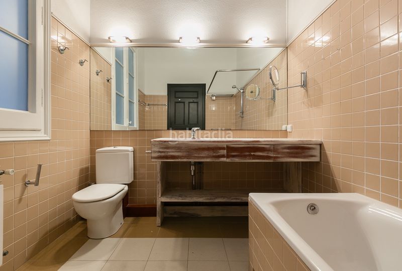 Foto 8f055c6c-cbf1-4eae-9277-451f900f2a74. Pis amb xemeneia calefacció a Dreta de l´Eixample Barcelona