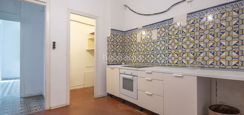 Foto 93e8e142-0c76-4c3b-9e91-52b45714a95a. Pis amb xemeneia calefacció a Dreta de l´Eixample Barcelona