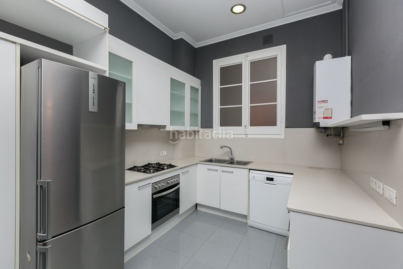 Foto a2c33284-f253-4983-8a82-8f2012b98357. Pis amb xemeneia calefacció a Dreta de l´Eixample Barcelona