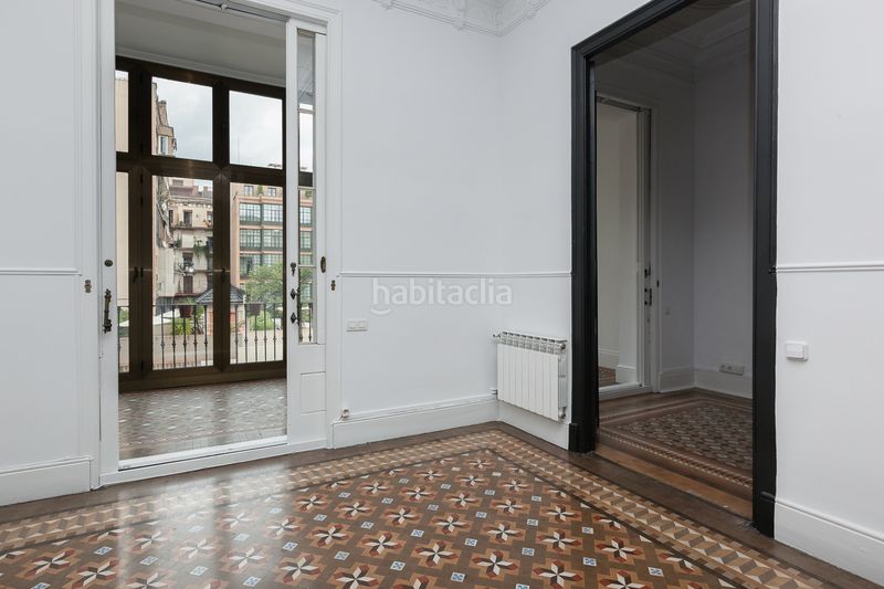 Foto a2c36f5c-5bfe-4480-9af7-cff5fe33b485. Pis amb xemeneia calefacció a Dreta de l´Eixample Barcelona