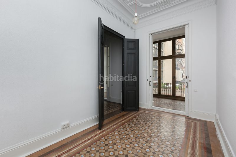 Foto a5a36894-bceb-4485-8818-0576f1436742. Pis amb xemeneia calefacció a Dreta de l´Eixample Barcelona