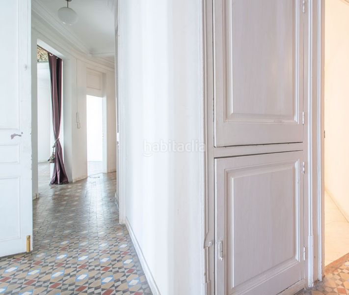 Foto b5bb1b7a-5dc3-43d9-9f6b-77839caf86bd. Pis amb xemeneia calefacció a Dreta de l´Eixample Barcelona