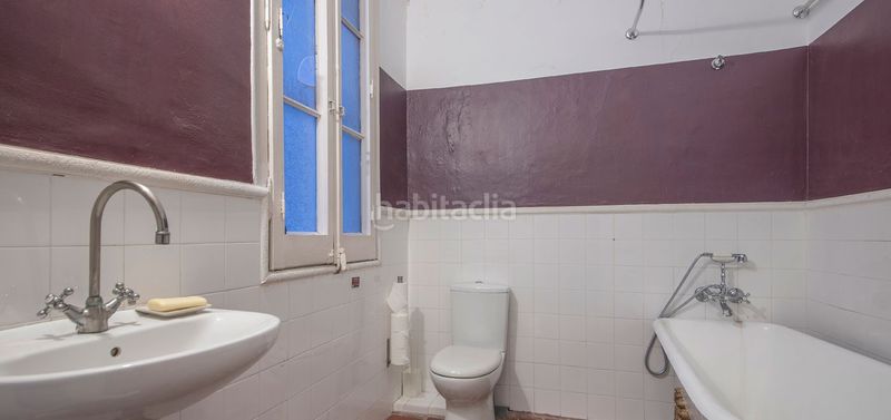 Foto c26d288c-4df2-41ad-bc69-21e8b36e9f33. Pis amb xemeneia calefacció a Dreta de l´Eixample Barcelona