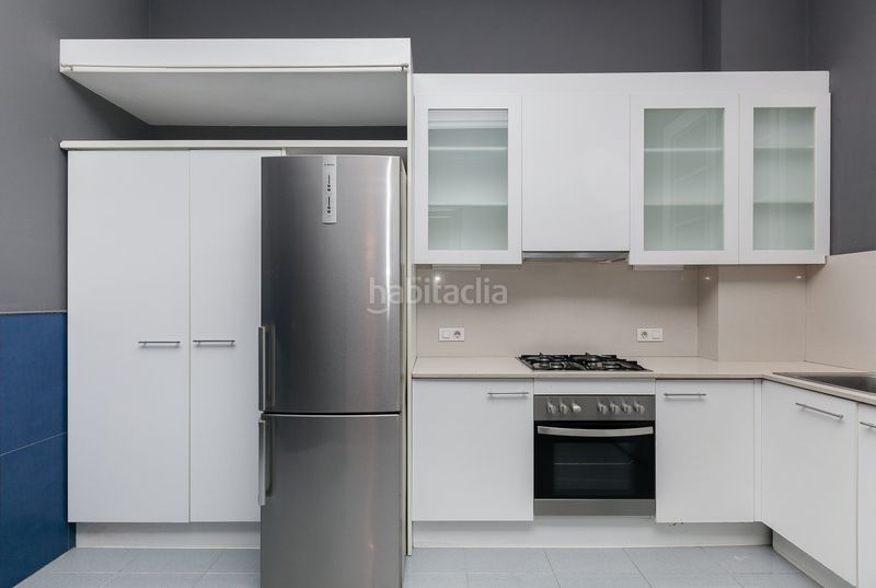 Foto c45c0310-4b3f-48ce-b7b2-2e6a5b121b91. Pis amb xemeneia calefacció a Dreta de l´Eixample Barcelona