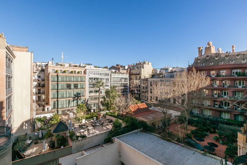 Foto d6025c99-e003-400b-9135-1fd56826fa57. Pis amb xemeneia calefacció a Dreta de l´Eixample Barcelona