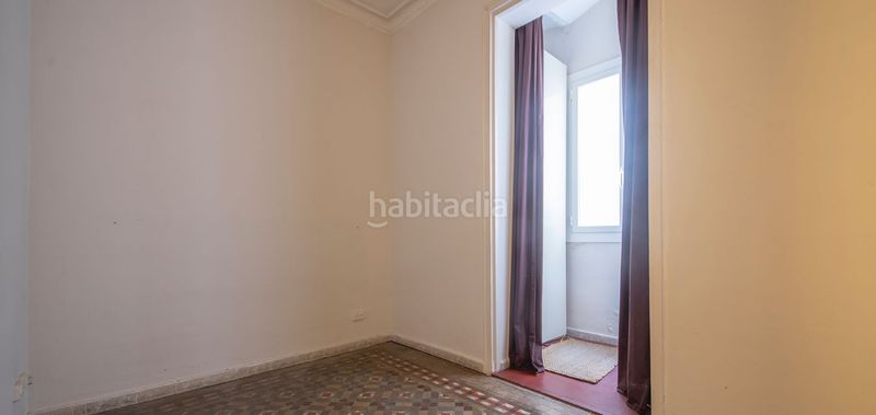 Foto f6dfdfca-45fb-4922-af93-833dd1d7840c. Pis amb xemeneia calefacció a Dreta de l´Eixample Barcelona