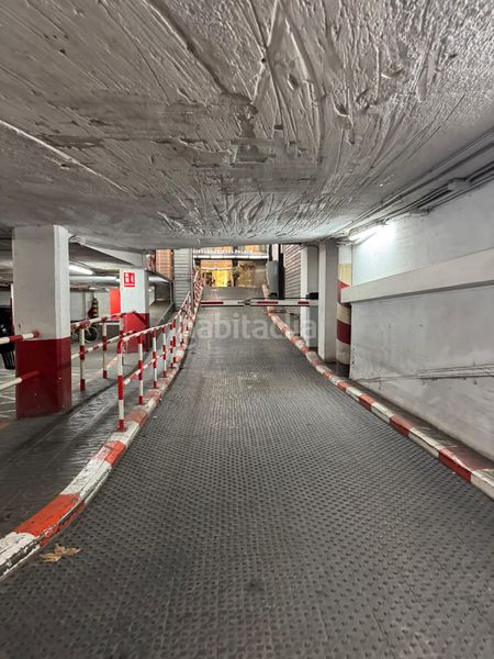 Foto d990b8c3-02d1-4453-ae3d-ca44775a4cbf. Aparcament cotxe a Dreta de l´Eixample Barcelona