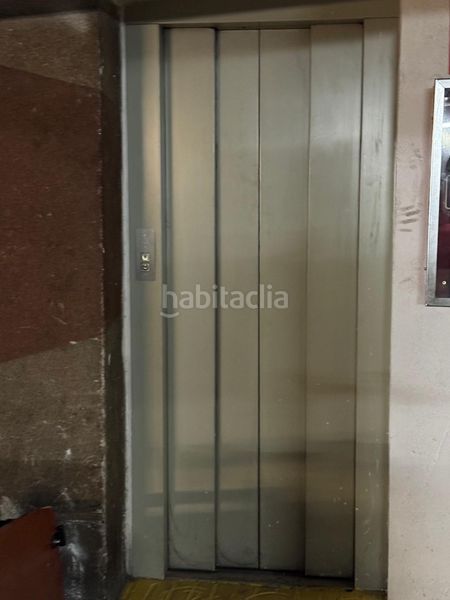 Foto f4eee53a-9ad7-4e17-95e1-91f30df6a32b. Aparcament cotxe a Dreta de l´Eixample Barcelona