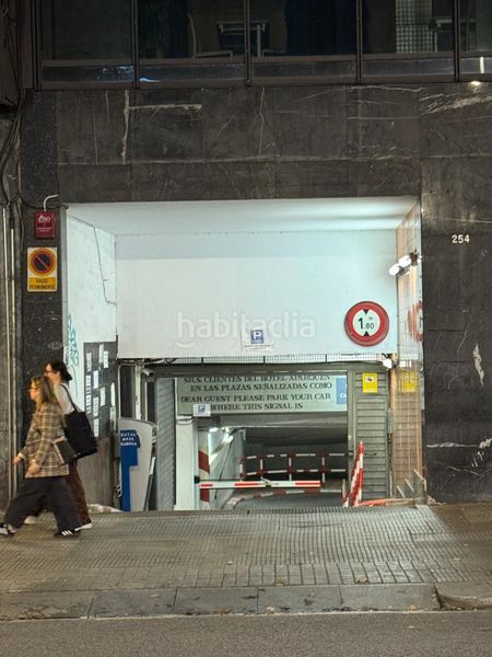 Foto f8e1620f-0551-43c4-8d74-d66adb932ce1. Aparcament cotxe a Dreta de l´Eixample Barcelona