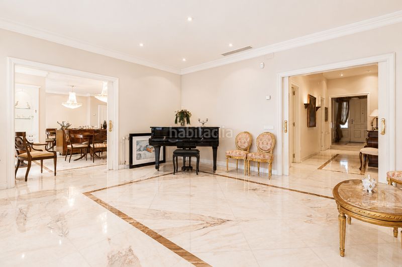 Foto bb78b204-8d9e-47f6-b67e-ffa265061e0a. Casa amb aparcament piscina a Pedralbes Barcelona