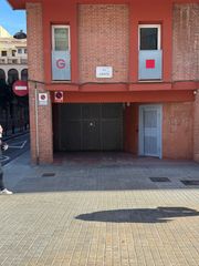 Autoparkplatz in Via Augusta