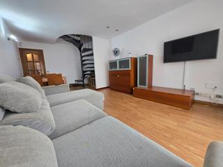 Location Duplex  Avinguda president kennedy. Dúplex, de 70 m2, a escasos metros de la playa y la estación de