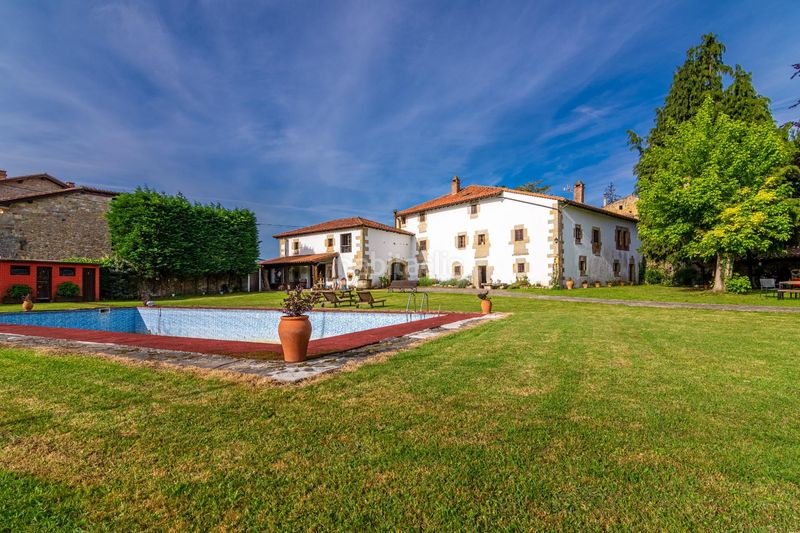 Foto c3137308-b64a-4f4e-b30e-ba1e1748e30e. Casa a Reocín