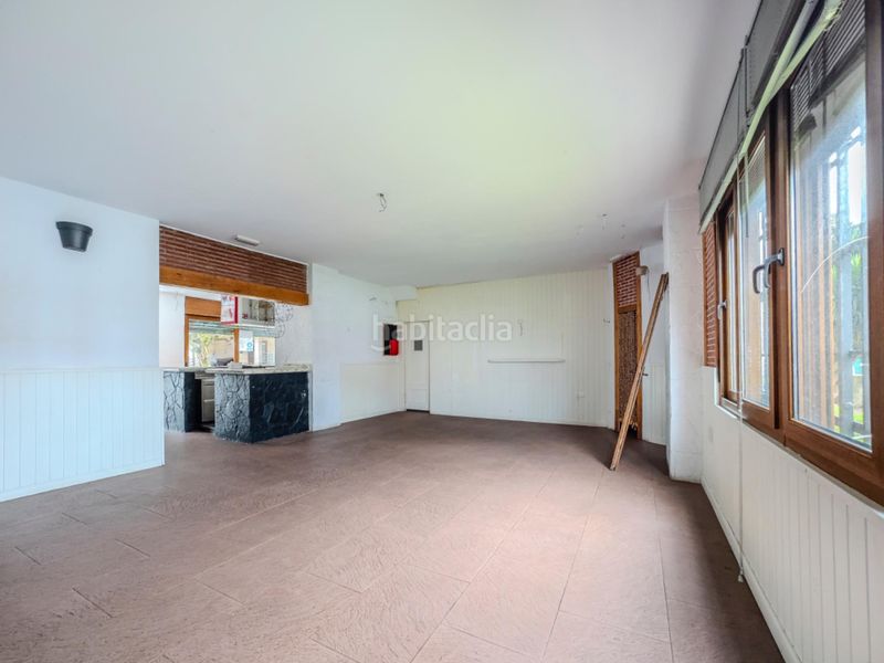 Foto e0a176f7-7efd-4a1d-9aa1-5f8fdf618b8c. Local comercial a Maliaño Camargo