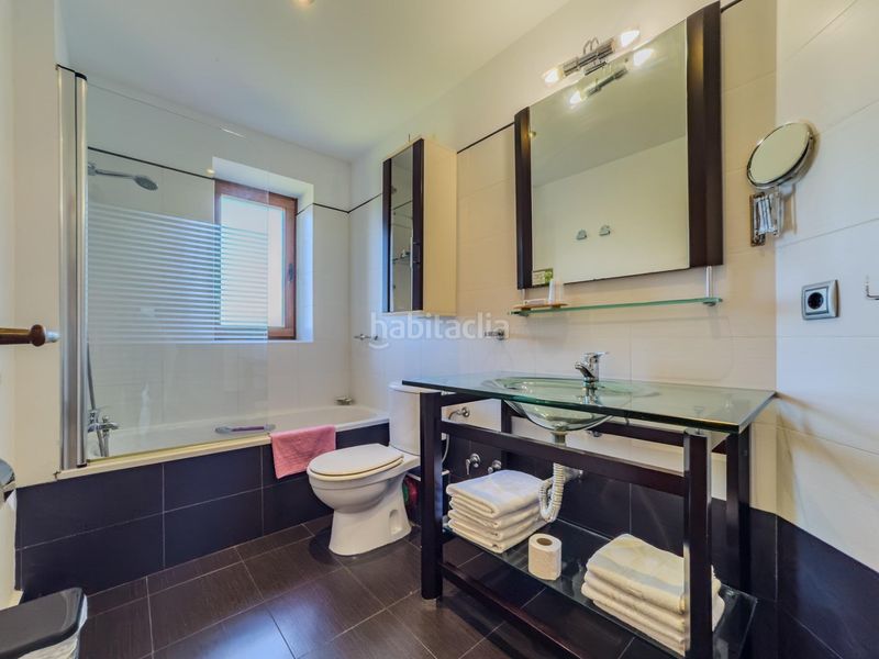 Foto 5dd054e7-0120-4399-bfa1-2badb4b387d7. Casa amb calefacció aparcament a Polanco