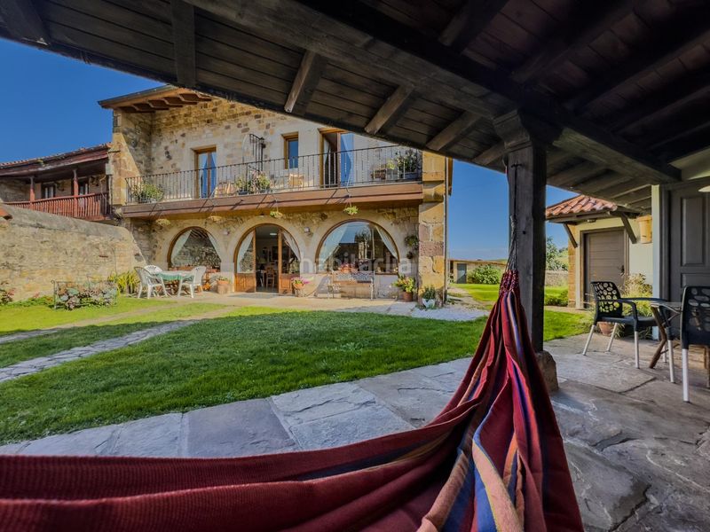 Foto d8507405-cc09-4692-ab34-faae8dd22a7f. Casa amb calefacció aparcament a Polanco