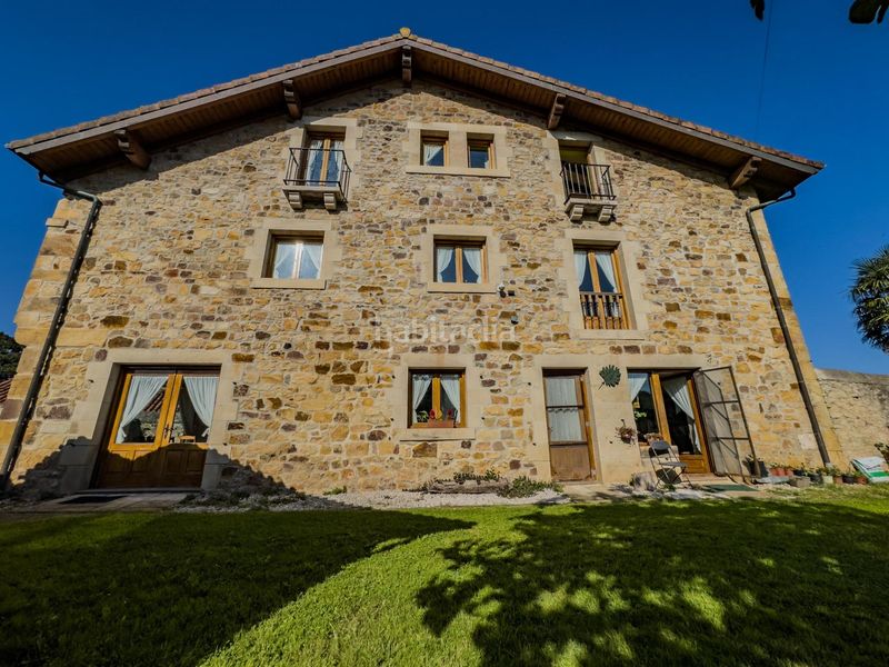Foto f6b62f61-b362-41ef-9b71-23c47b7cbe28. Casa amb calefacció aparcament a Polanco