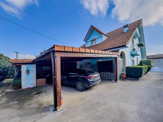 Chalet en Escobedo. Chalet independiente en barrio monasterio  escobedo de camargo c