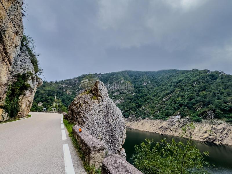 Foto 3e6f6dbd-1151-4af9-9f4d-ab9983779ff9. Casa adossada a Polaciones