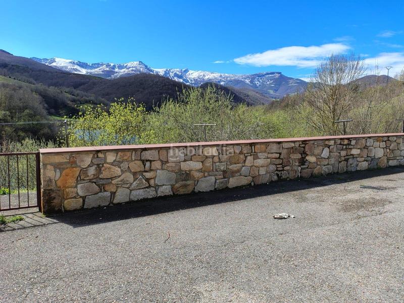 Foto 4c408682-c54d-4491-8918-856fd2d5b650. Casa adossada a Polaciones