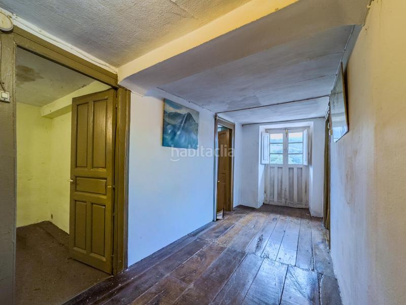 Foto a74d31dc-d2f9-4f06-b5d5-15cbc68d3609. Casa adossada a Polaciones