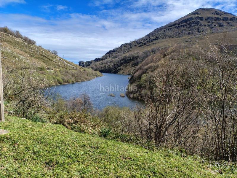 Foto f7670b5f-346e-4145-bc47-8a34d6be653d. Casa adossada a Polaciones